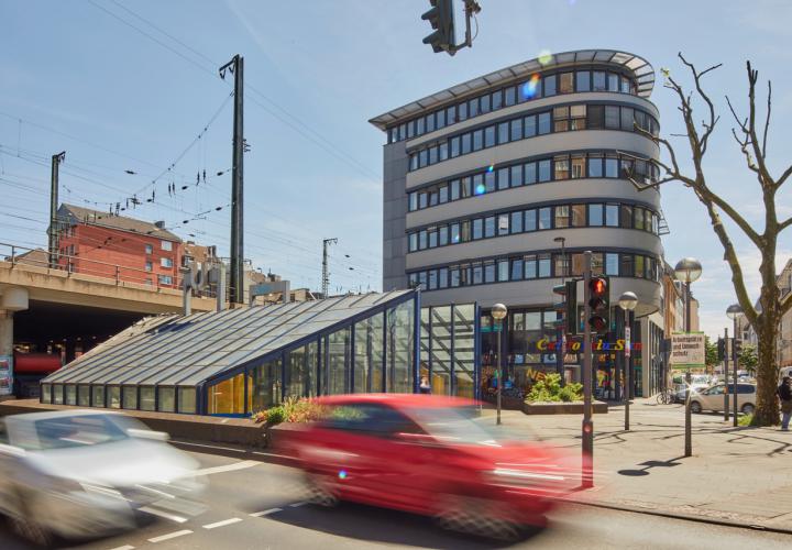 SMART Immobilien vermittelt Büro- und Geschäftshaus am Hansaring in Köln