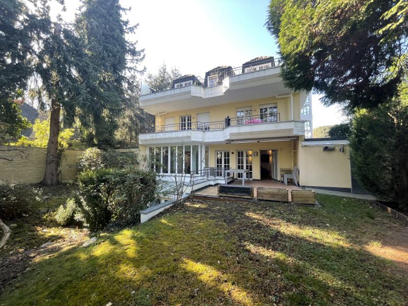 Objektansicht mit eigener Gartennutzung und angrenzender Terrasse