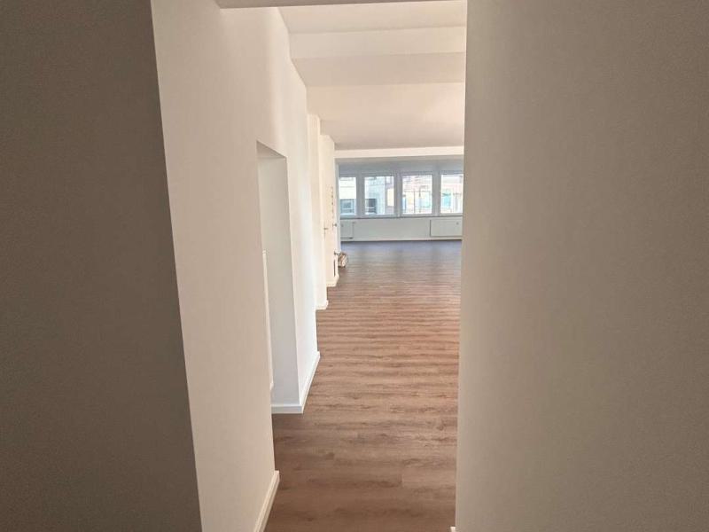 Flurbereich mit Blick ins Wohn-Esszimmer