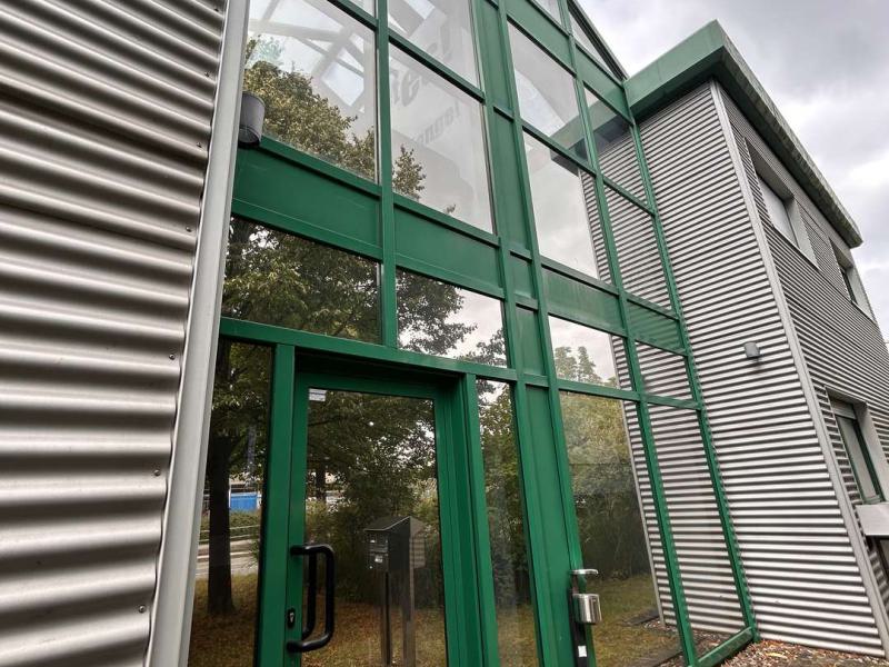 Eingang Bürogebäude