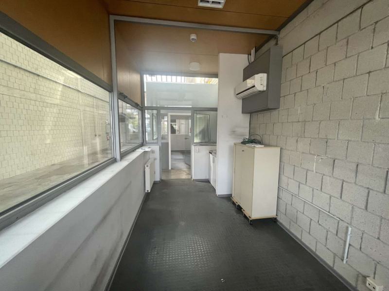 Büroansicht mit Teeküche