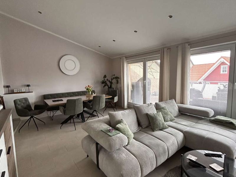 Wohn-/ Essbereich mit Zugang zur Dachterrasse