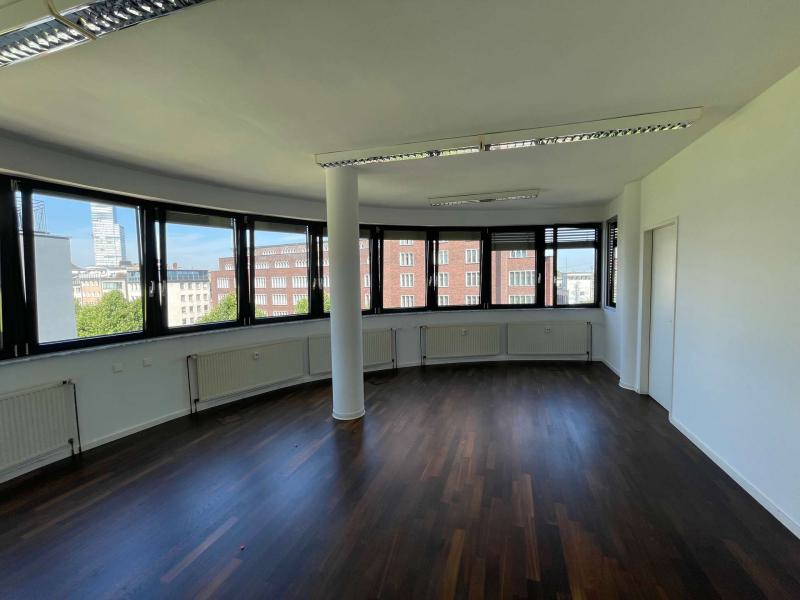 Eckbüro mit Blick zum Kölnturm