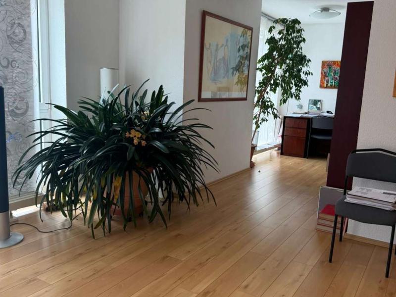 Büro - / Praxisraum