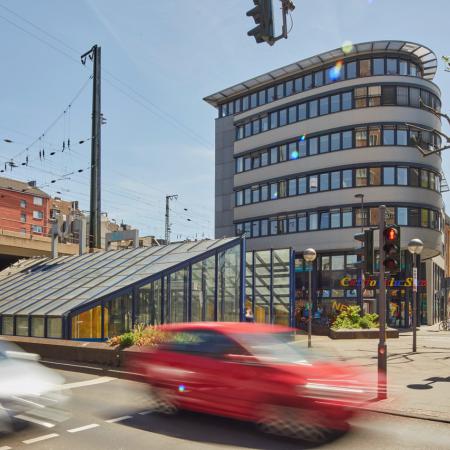 SMART Immobilien vermittelt Büro- und Geschäftshaus am Hansaring in Köln